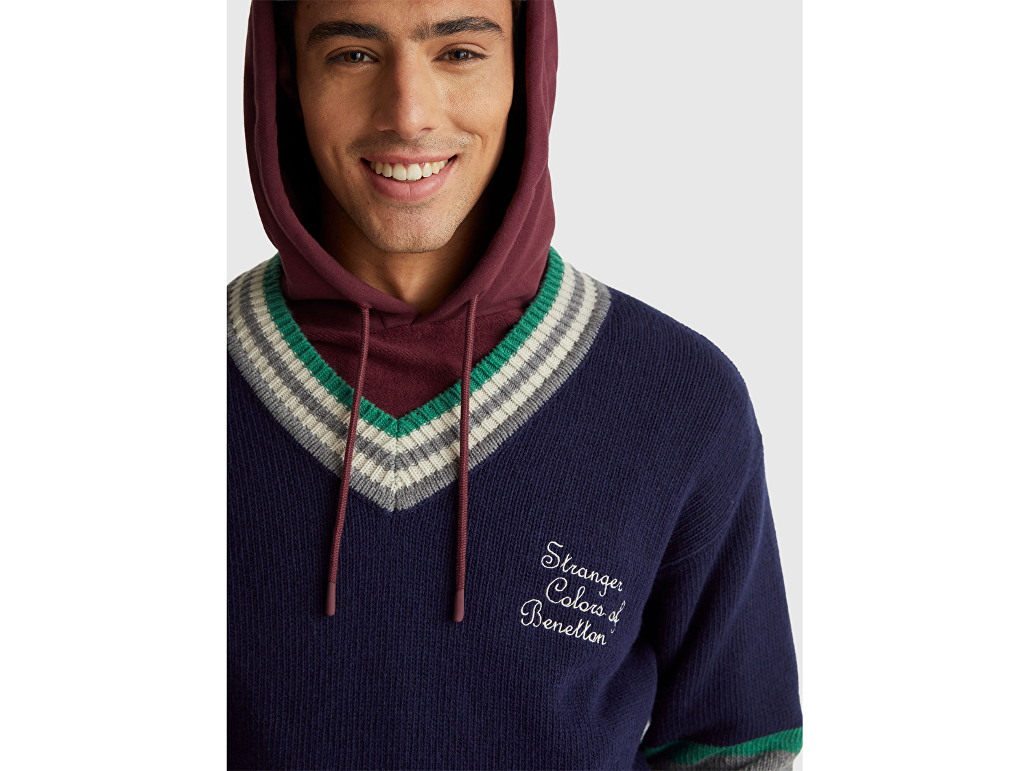 Benetton Erkek Lacivert  Yün Karışımlı V Yaka Stranger Things Kazak