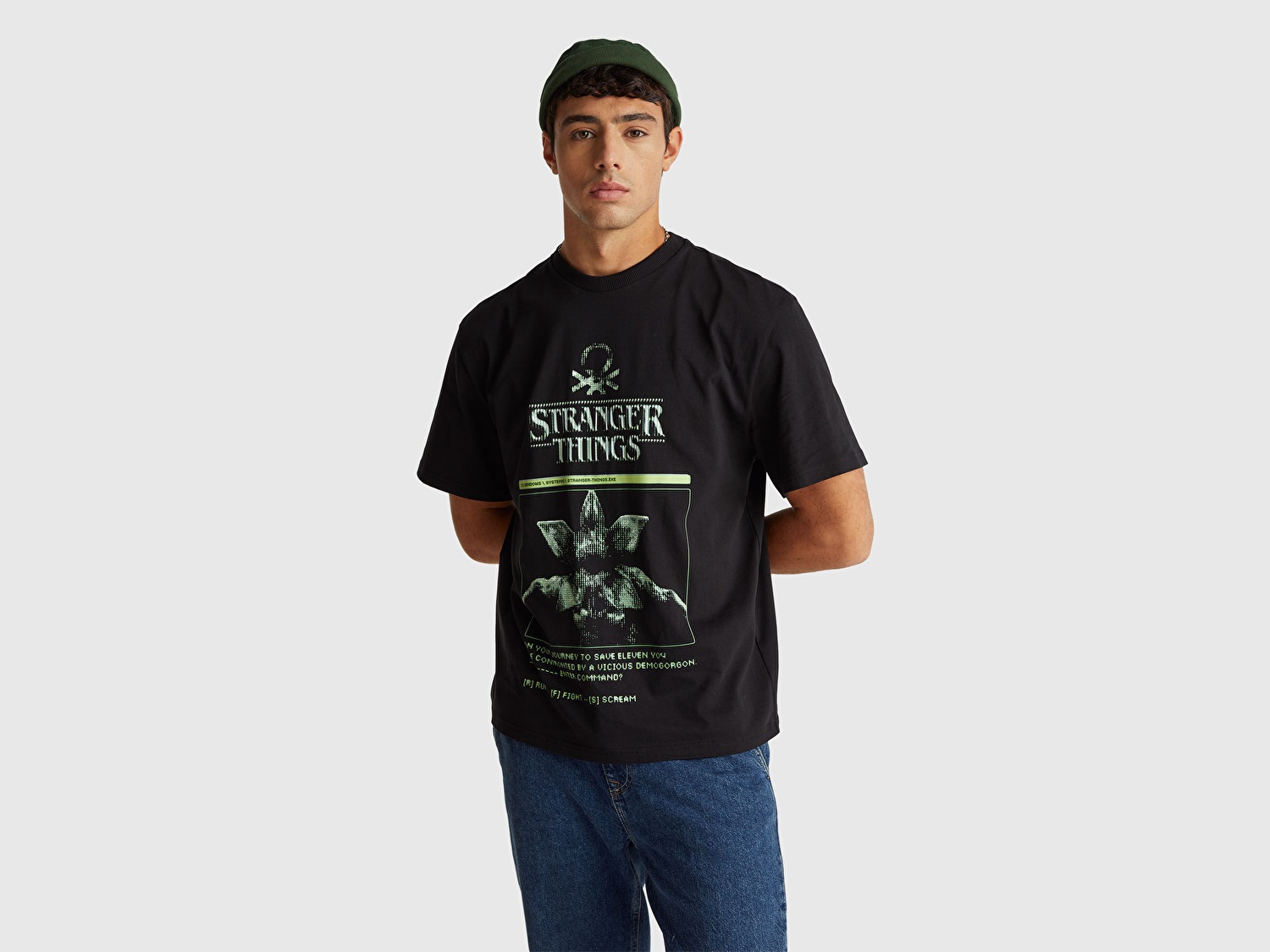 Benetton Erkek Siyah-Yeşil  %100 Pamuk Regular Fit Stranger Things Baskılı T-Shirt