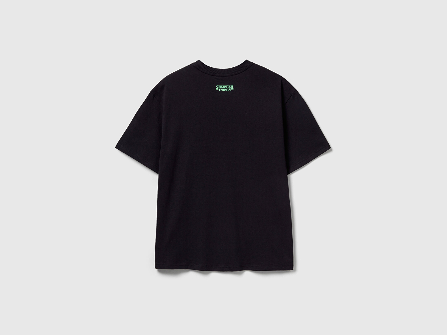 Benetton Erkek Siyah-Yeşil  %100 Pamuk Regular Fit Stranger Things Baskılı T-Shirt