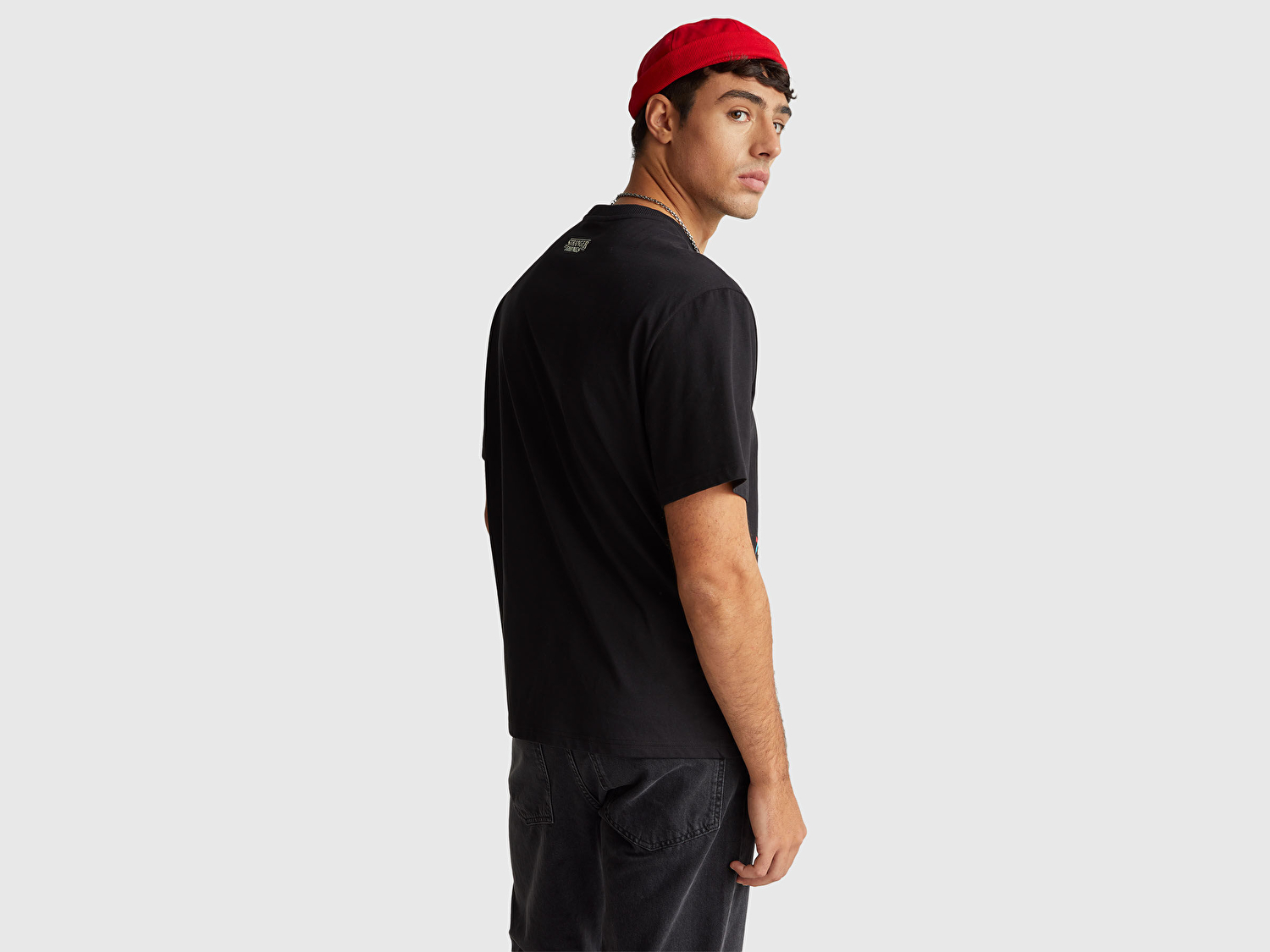 Benetton Erkek  %100 Pamuk Regular Fit Stranger Things Baskılı T-Shirt