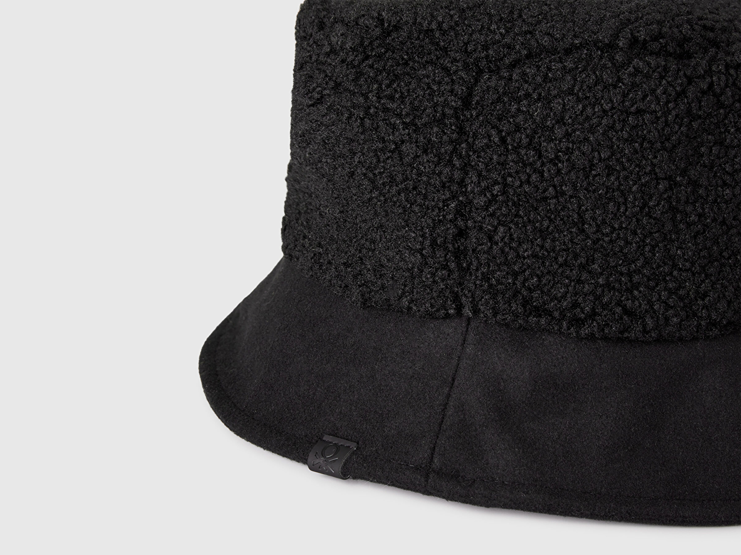 Benetton Kadın Siyah Pamuk Karışımlı Logo Detaylı Suni Kürk Bucket Şapka