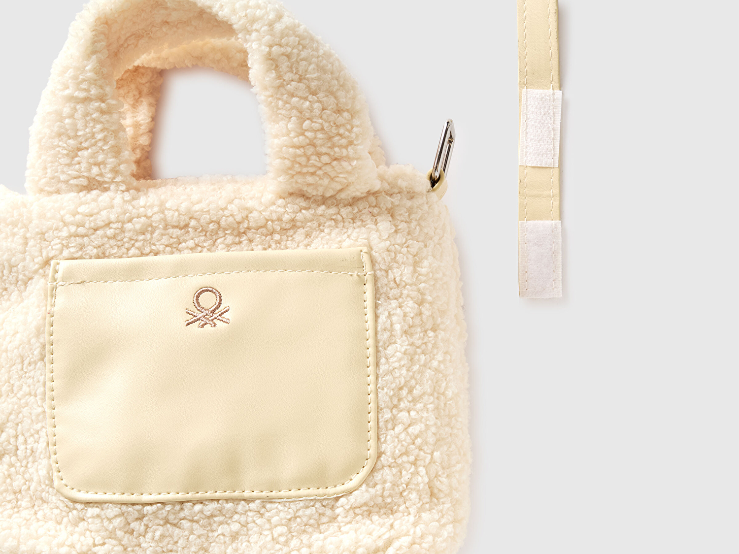 Benetton Kız Çocuk Ekru Logo Baskılı Cepli Teddy Omuz Çanta