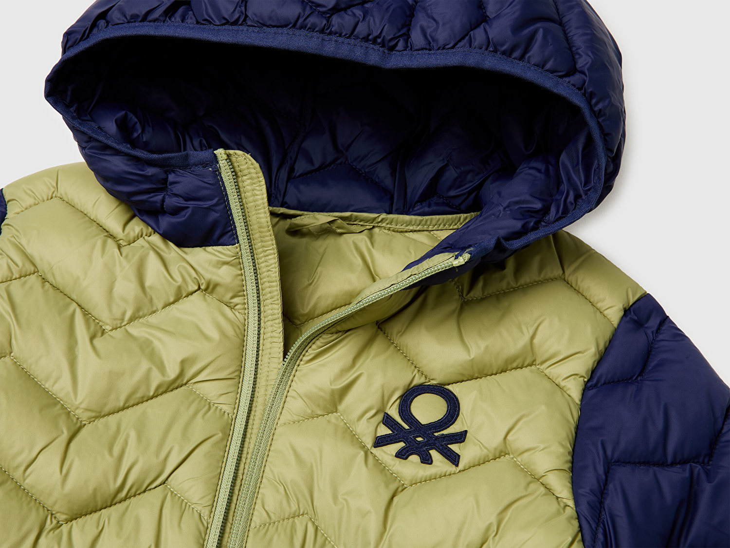 Benetton Erkek Çocuk Haki Mix Logo İşlemeli Mevsimlik İnce Pufa Mont