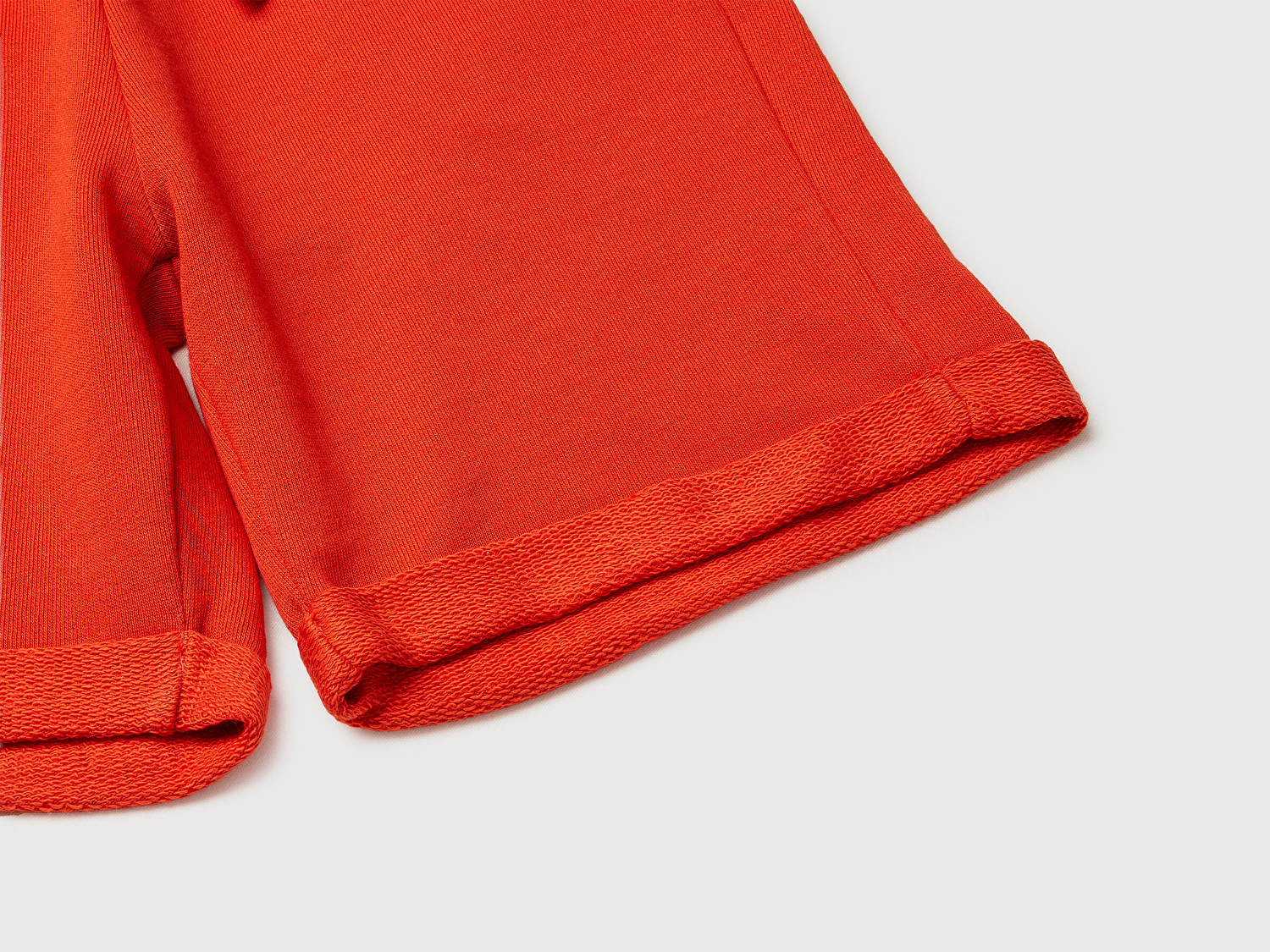 Benetton Erkek Çocuk Kırmızı Logolu Sweat Şort