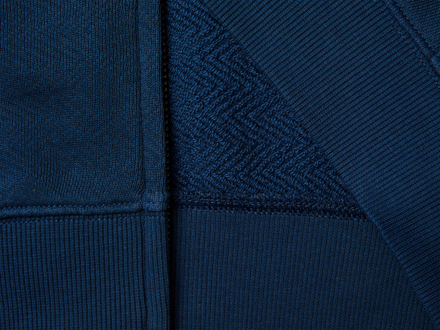 Benetton Erkek Çocuk Koyu Lacivert Çoklu Baskılı Fermuarlı Kapüşonlu Sweatshirt