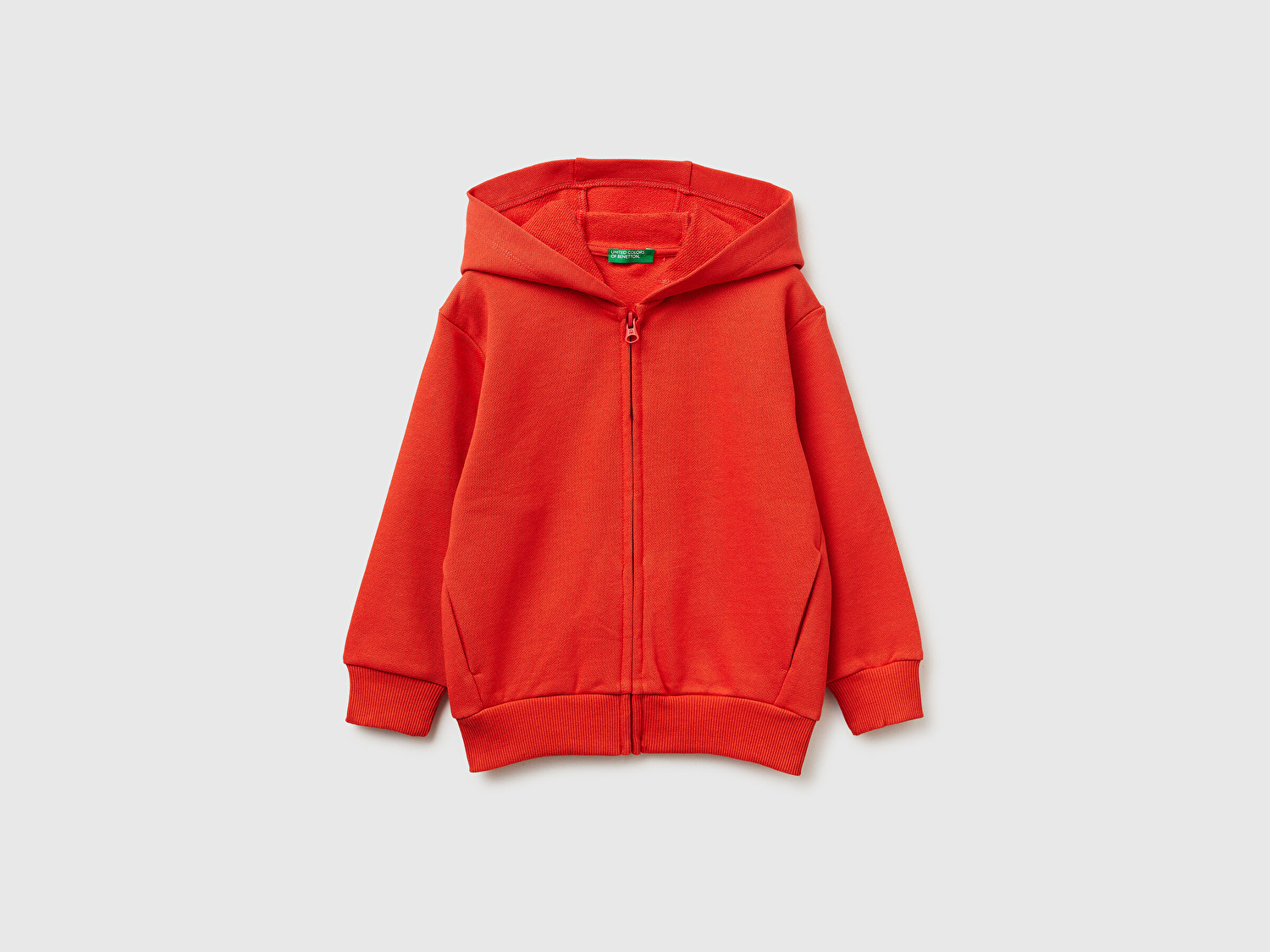 Benetton Erkek Bebek Kırmızı Arkası Baskılı Fermuarlı Kapüşonlu Sweatshirt
