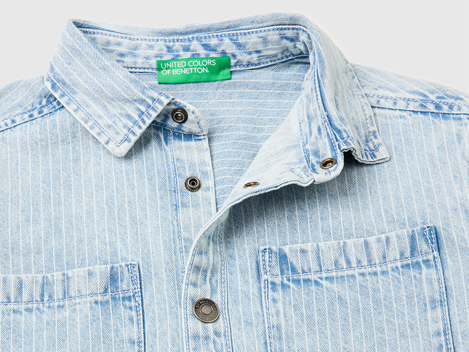 Benetton Erkek Çocuk Buz Mavisi Logo Nakışlı İki Cepli Denim Gömlek