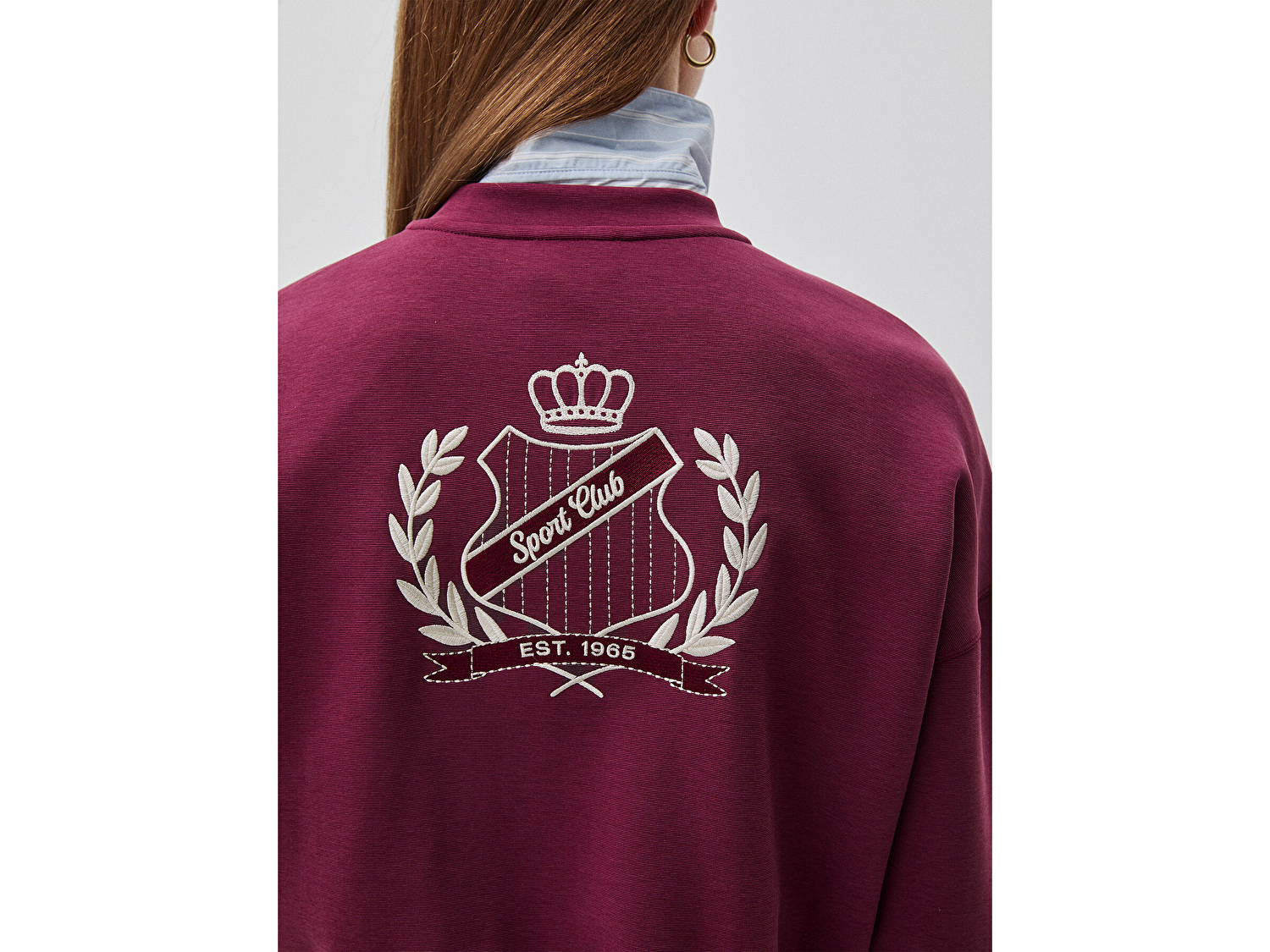 Benetton Kadın Bordo Pamuk ve Modal Karışımlı Arkası İşlemeli Bisiklet Yaka Sweatshirt