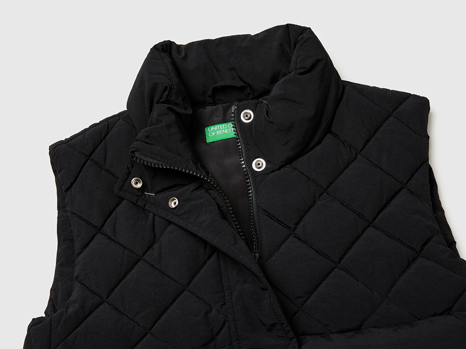 Benetton Kız Çocuk Siyah Yanları Cepli Yüksek Yaka Kapitone Yelek
