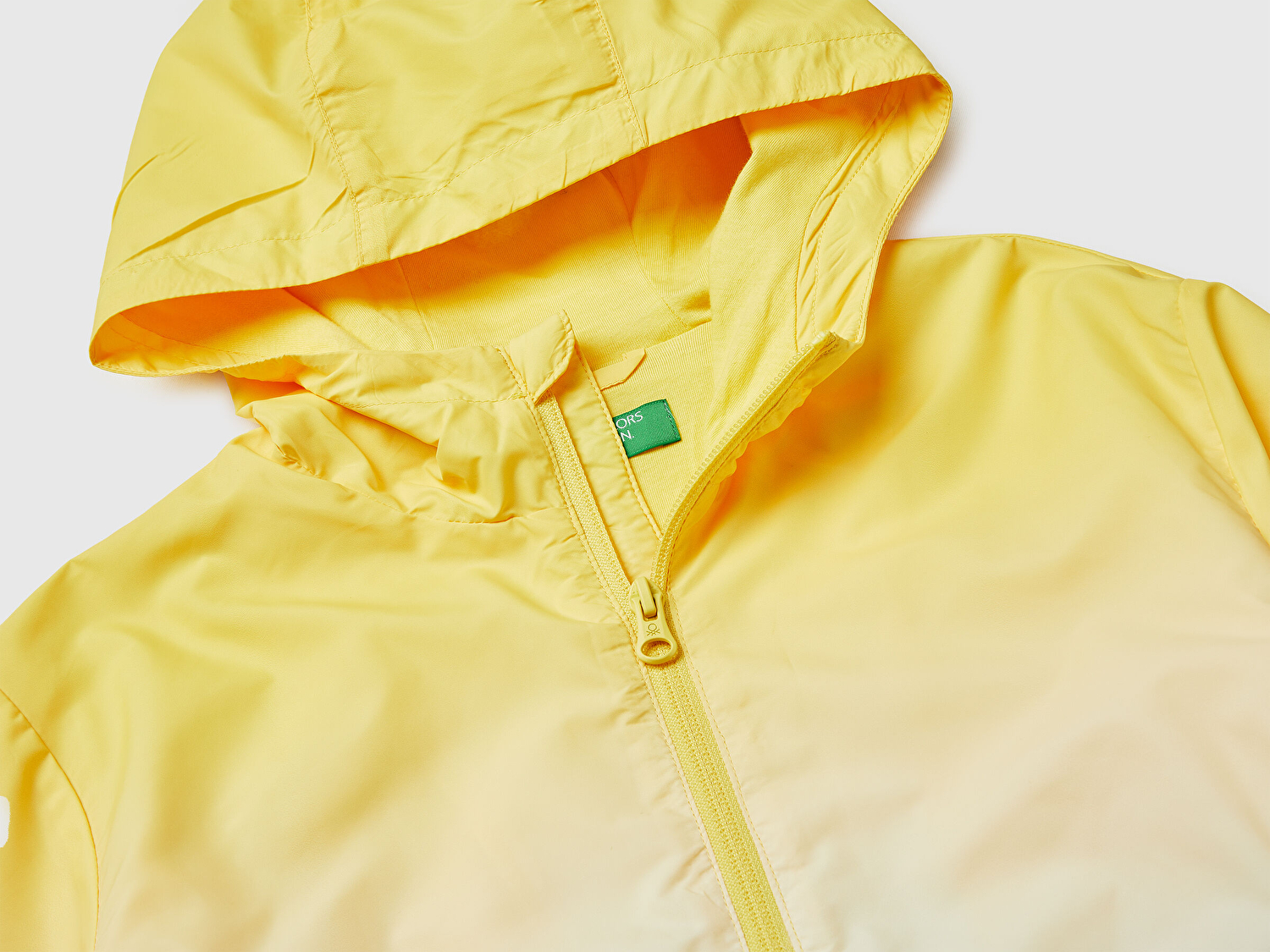 Benetton Erkek Çocuk Sarı-Mavi Mix Tamamı Baskılı Logo İşlemeli Kapüşonlu Fermuarlı Yağmurluk