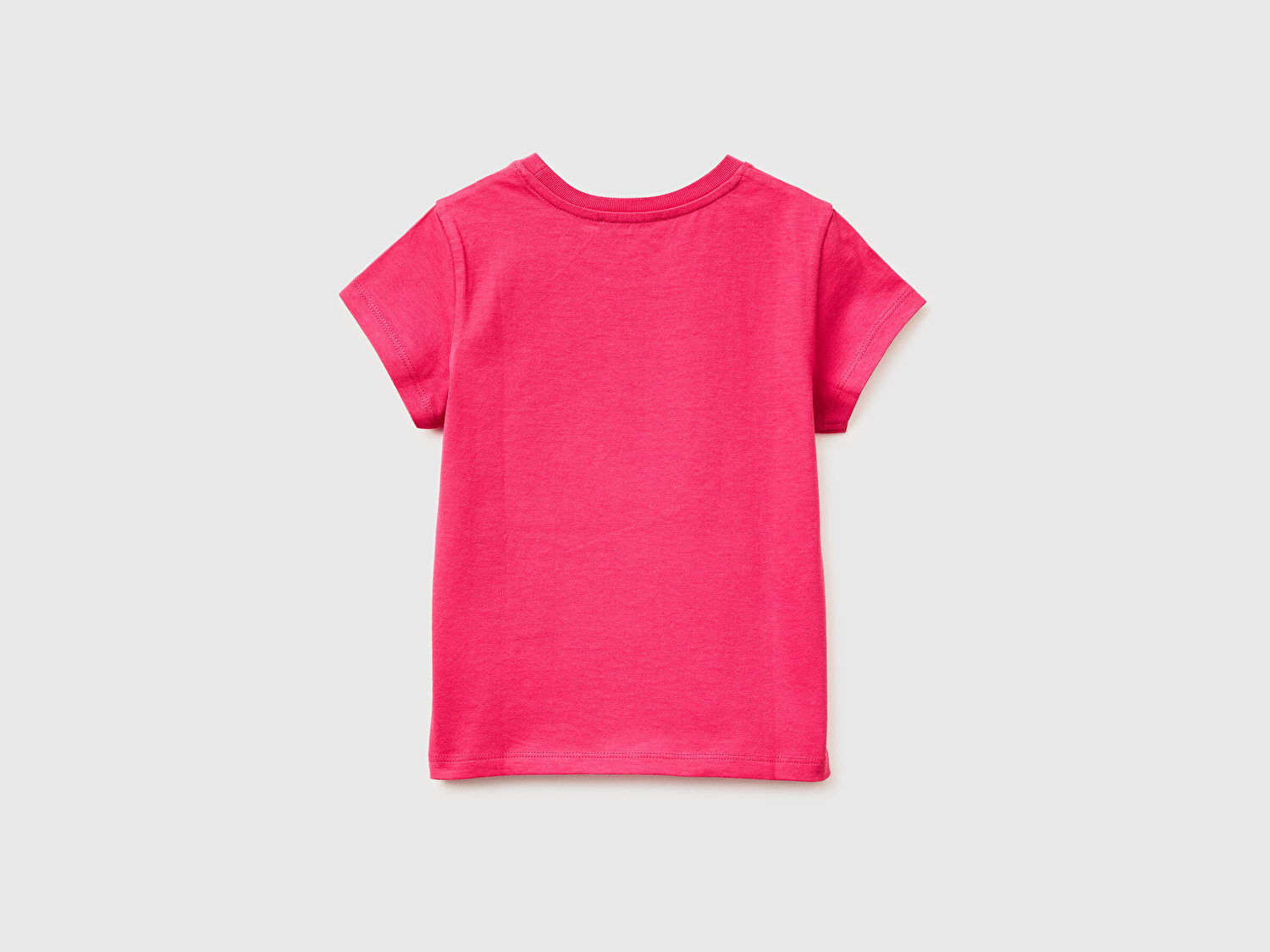Benetton Kız Bebek Koyu Pembe Simli Grafik Baskılı Kısa Kollu Ribanalı Yaka T-Shirt