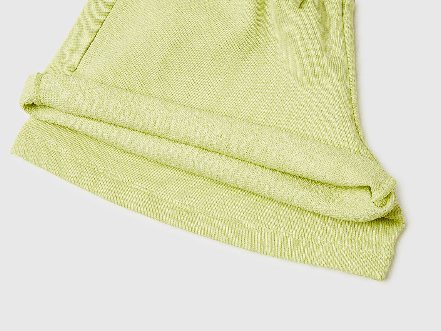 Benetton Kız Çocuk Sarı Beli Büzgülü İpli Cepli Logo İşlemeli Şort