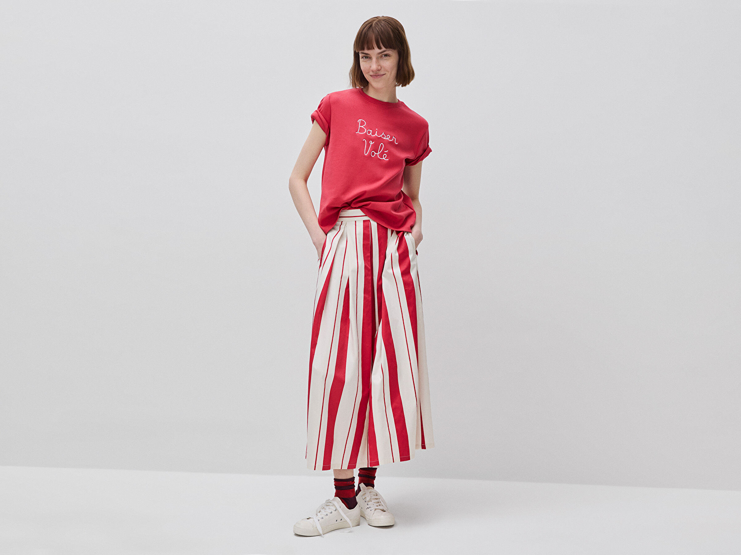 Benetton Kadın Kırmızı Pamuk Karışımlı Önü Nakışlı Bisiklet Yaka T-Shirt