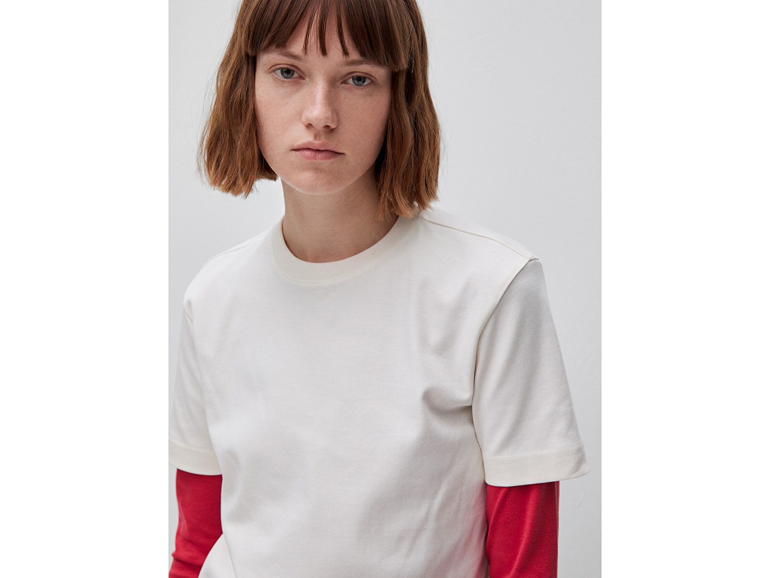 Benetton Kadın Krem %100 Pamuk Etek Ucu Logo Detaylı Bisiklet Yaka T-Shirt