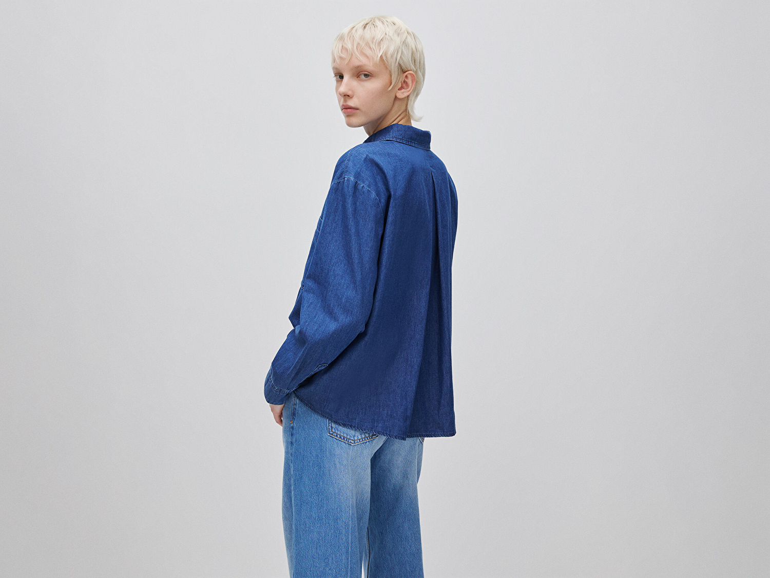 Benetton Kadın Lacivert %100 Pamuk Yamalı Cepli Düğmeli Denim Gömlek