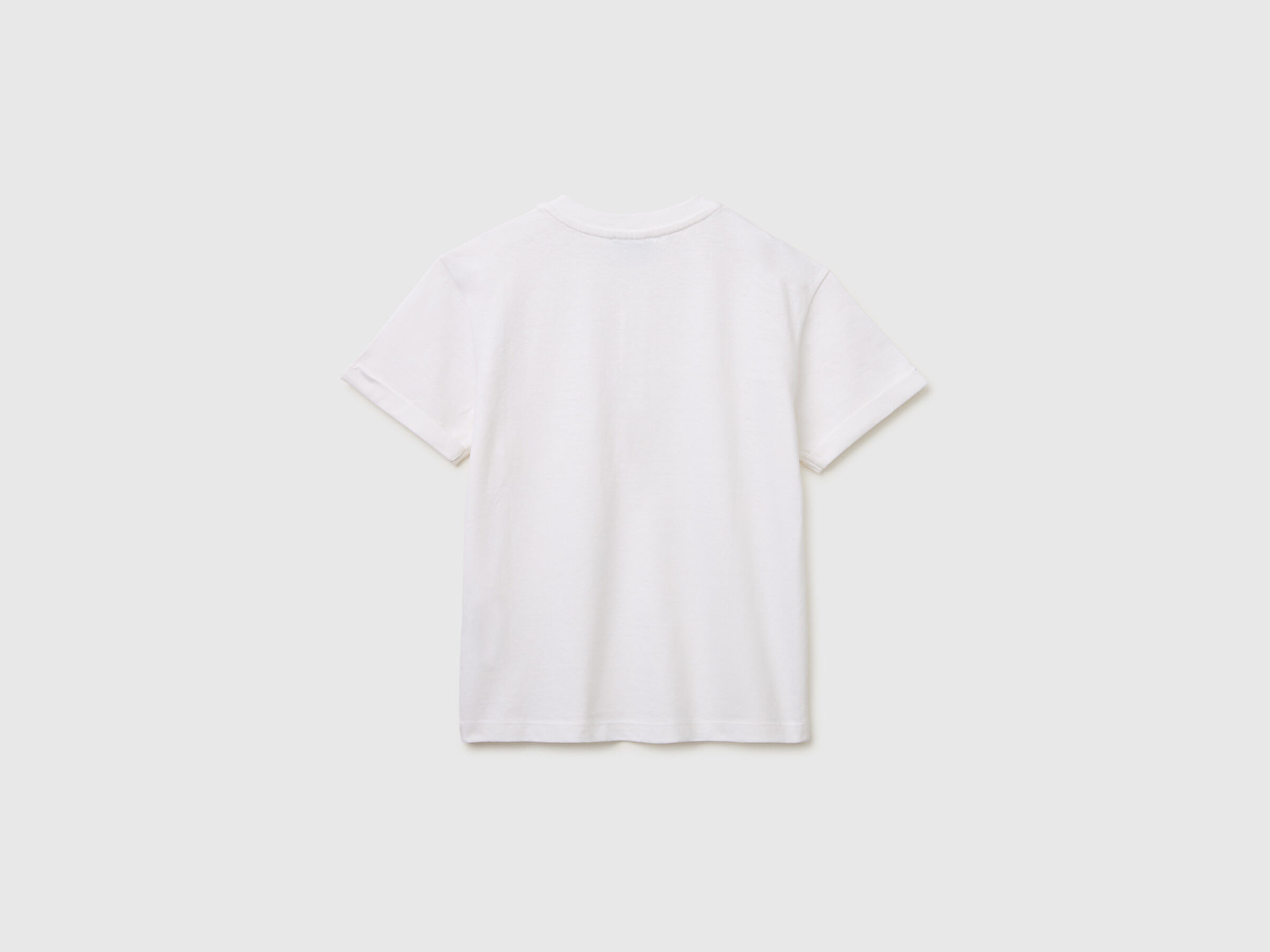 Benetton Erkek Çocuk Beyaz Logo İşlemeli Düğmeli Cep Detaylı Henley Yaka T-Shirt