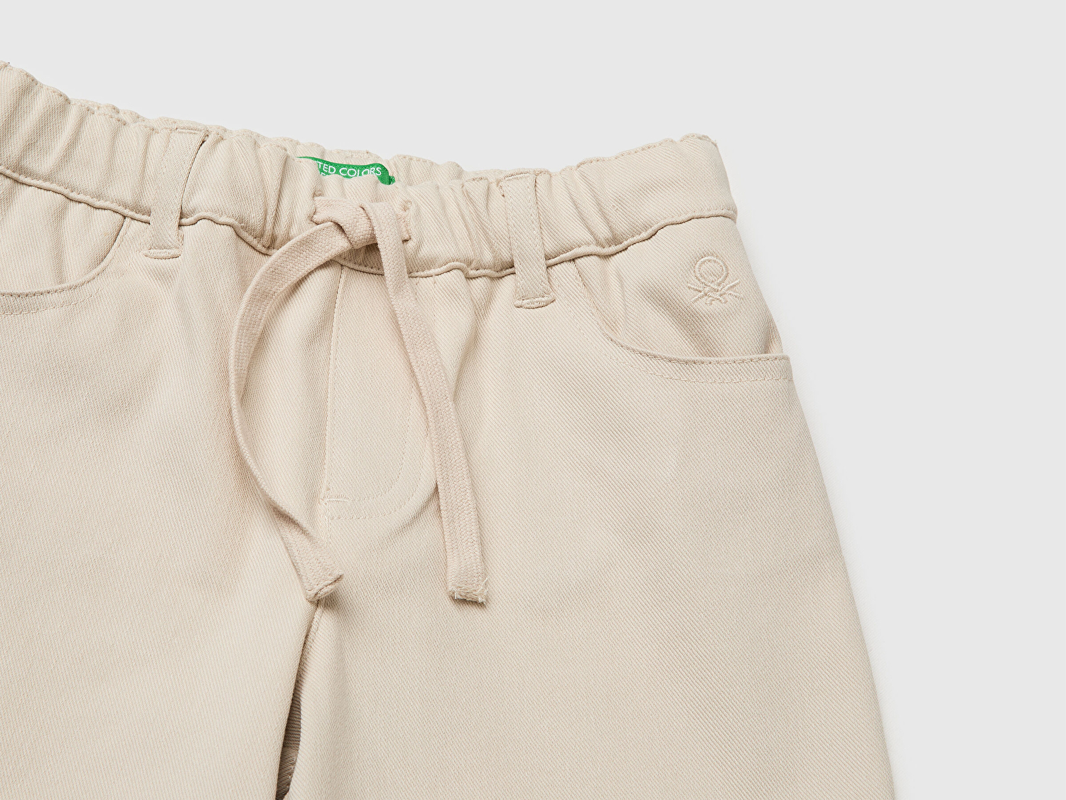 Benetton Erkek Bebek Bej Beli Büzgülü İpli Logo İşlemeli Kısa Şort