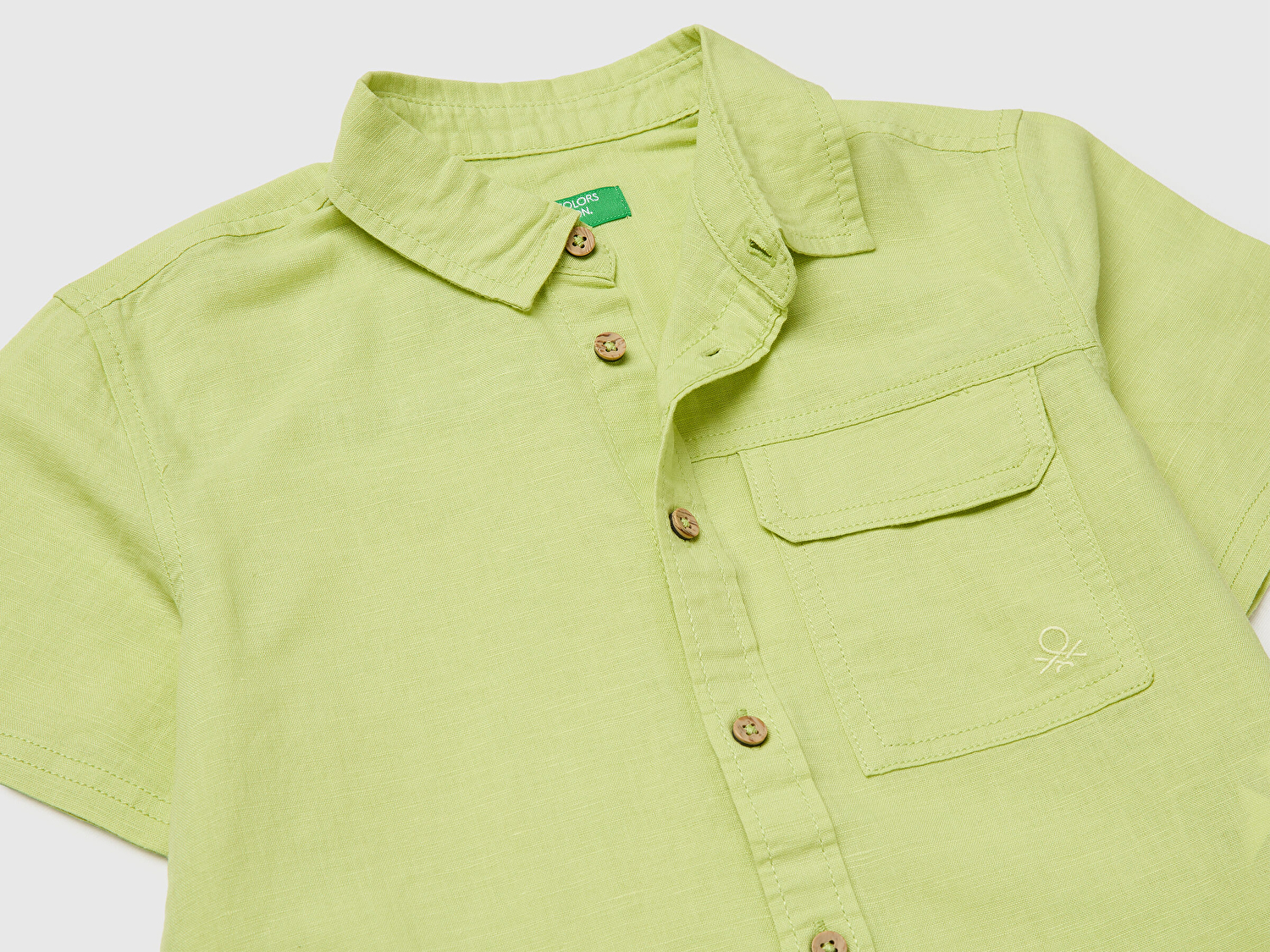 Benetton Erkek Bebek Sarı Logo İşlemeli Kapaklı Cepli Ahşap Düğmeli Kısa Kollu Gömlek
