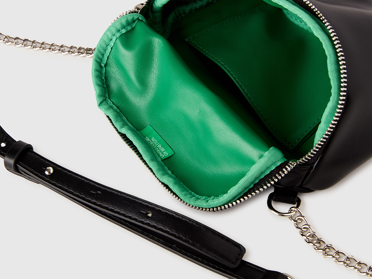 Benetton Kadın Siyah Zincir Detaylı Fermuarlı Mini Suni Deri Omuz Çantası