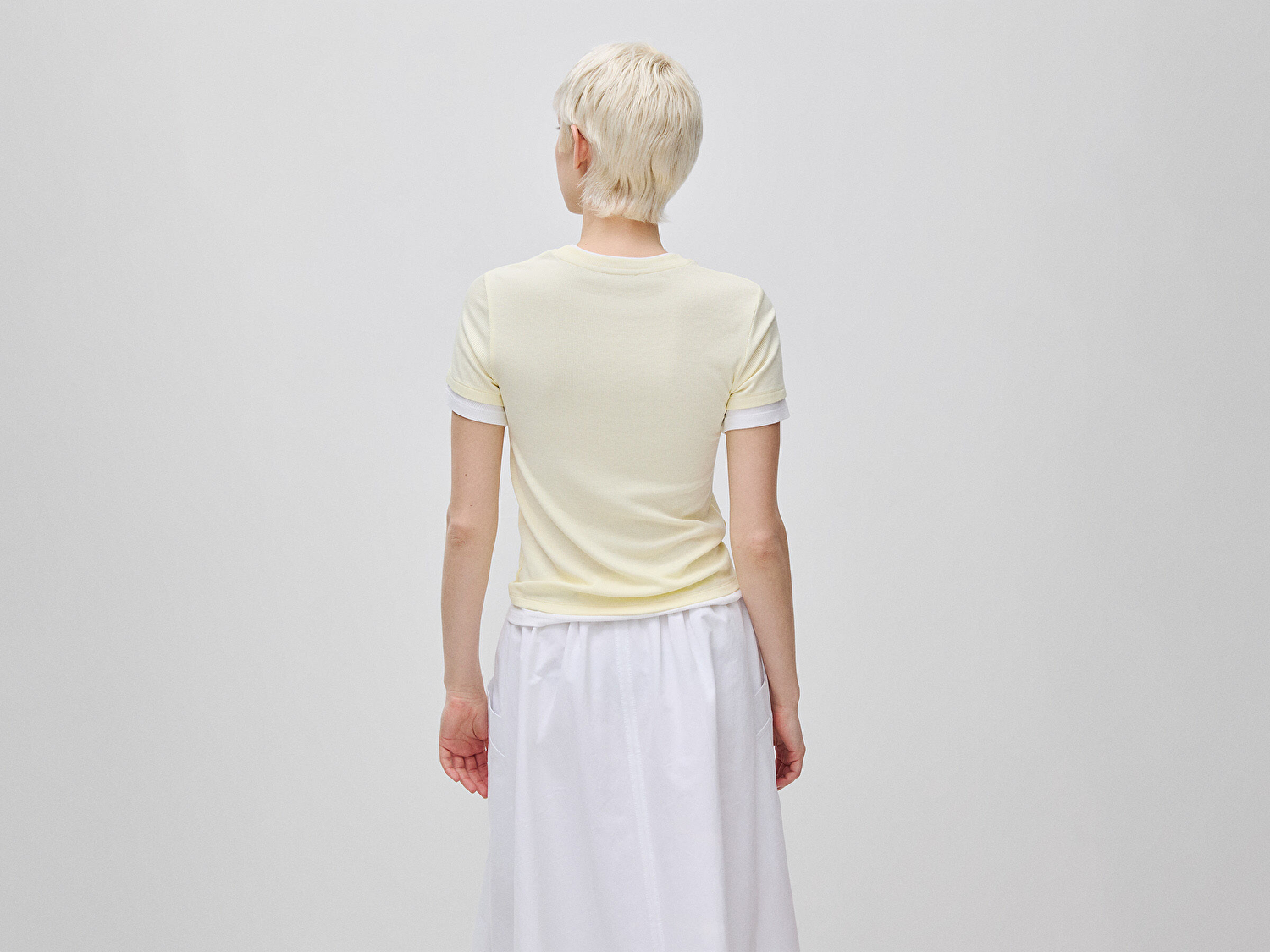 Benetton Kadın Açık Sarı Viskoz Karışımlı Ribanalı Kontrast Detaylı Slim Fit T-Shirt