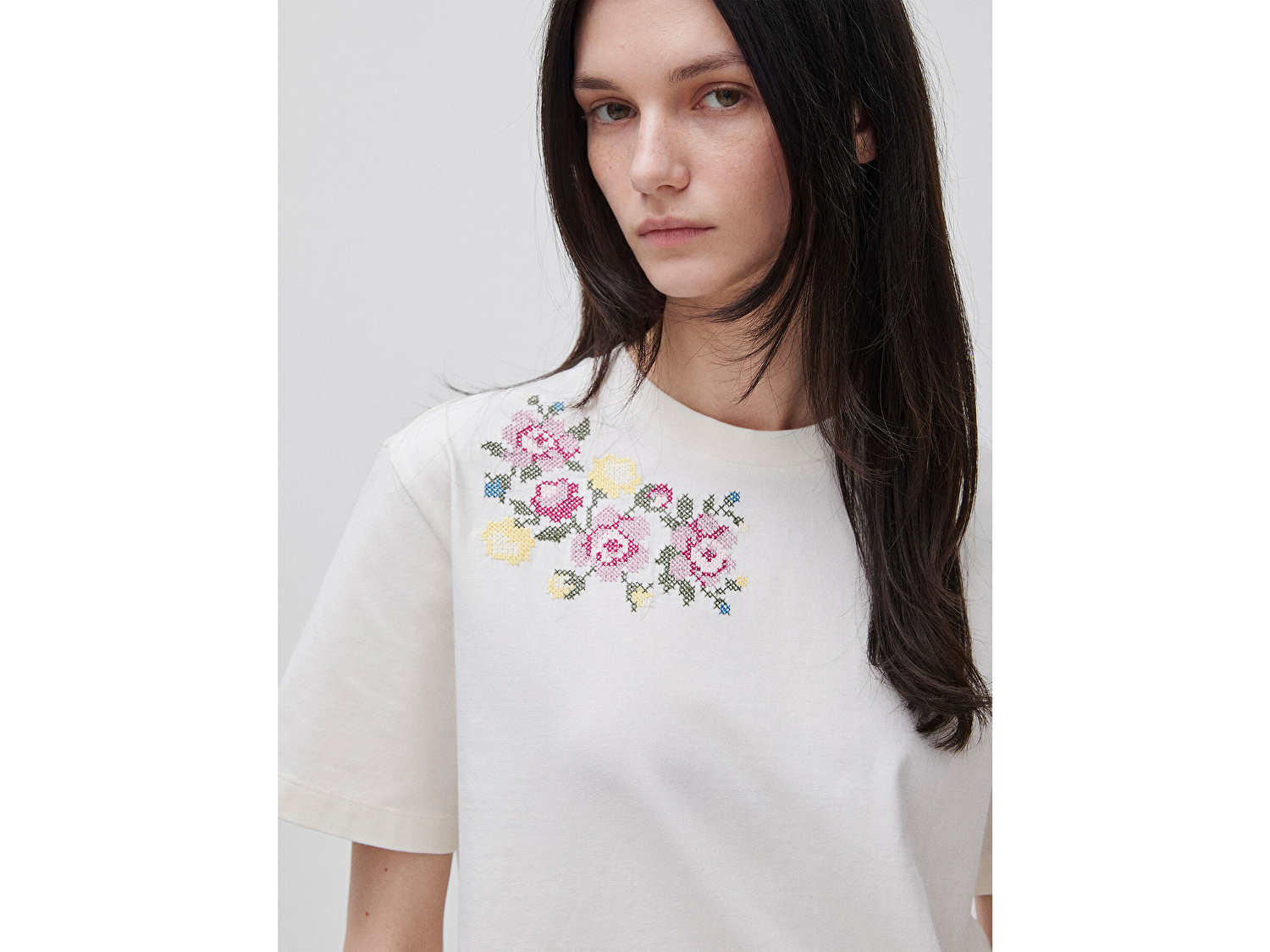Benetton Kadın Beyaz %100 Pamuk Kısa Kollu Önü İşlemeli Bisiklet Yaka T-Shirt