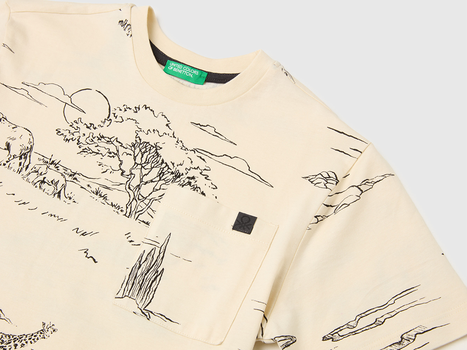 Benetton Erkek Çocuk Bej Logo Etiket Detaylı Tamamı Baskılı T-Shirt