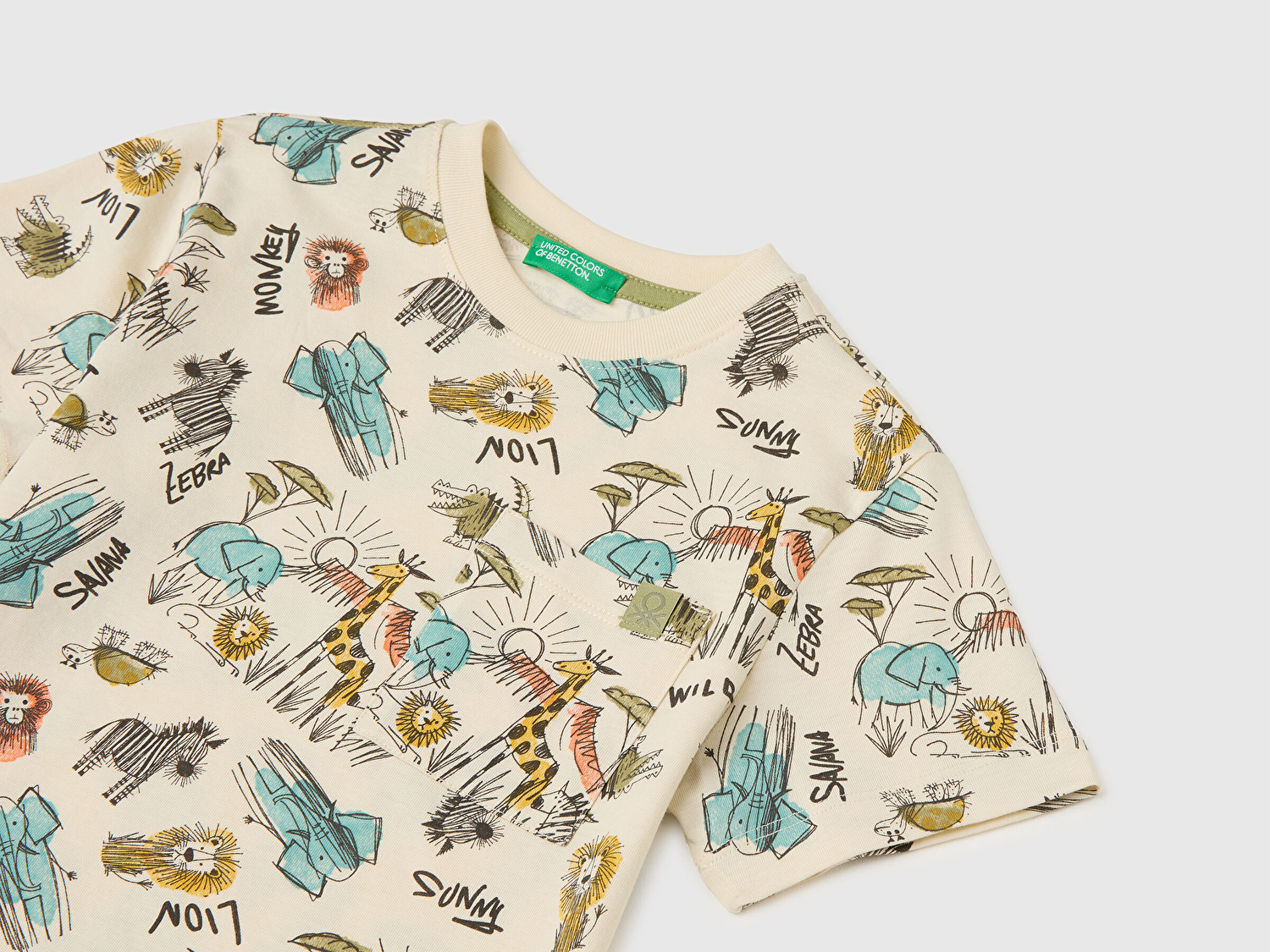 Benetton Erkek Bebek Bej Ön Cebi Logo Detaylı Tamamlı Desenli T-Shirt