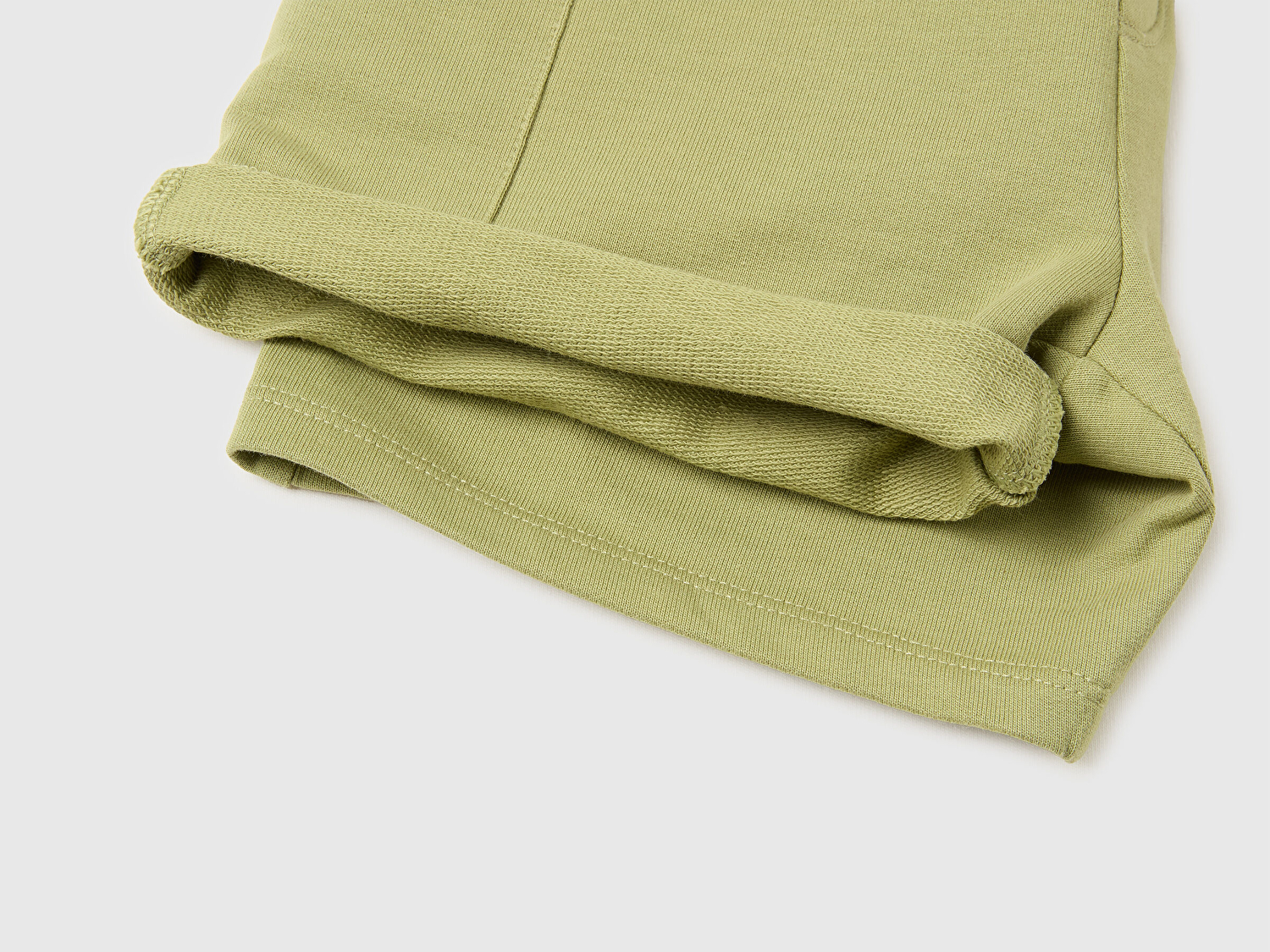 Benetton Erkek Bebek Haki İşleme Logo Detaylı Yanları Cepli Bermuda Şort