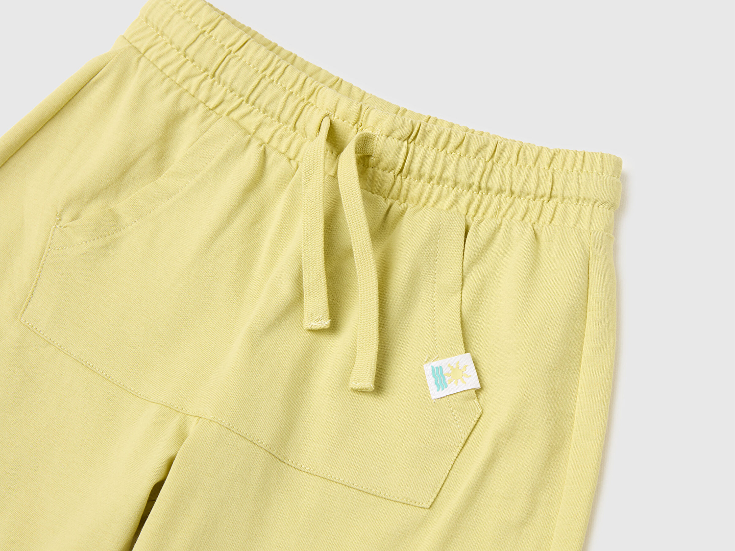 Benetton Erkek Bebek Sarı Kanguru Cep Detaylı Beli Lastikli Bermuda Şort