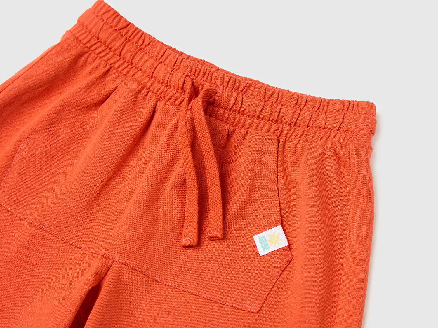 Benetton Erkek Bebek Kırmızı Kanguru Cep Detaylı Beli Lastikli Bermuda Şort