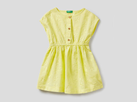 https tr benetton com kiz 20cocuk papatya 20islemeli 20elbise 128443