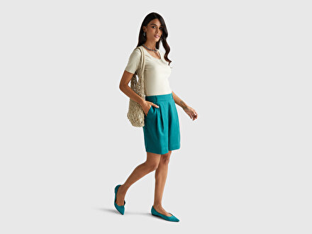 Kadın Koyu Yeşil %100 Keten Arka Beli Lastikli Pileli Relax Fit Bermuda Şort