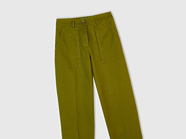 Benetton Kadın Haki Yeşili Pamuk Karışımlı Önü Dikiş Detaylı Paçası Kıvrık Pantolon