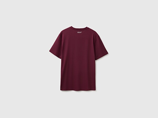 Benetton Erkek Mürdüm %100 Pamuk Önü Logo Baskılı Regular Fit Kısa Kollu T-Shirt