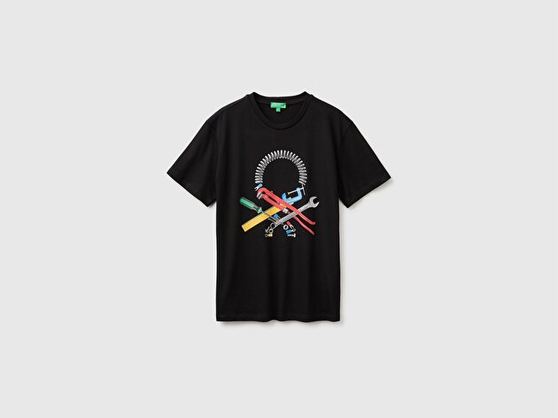 Benetton Erkek Siyah %100 Pamuk Önü Logo Baskılı Regular Fit Kısa Kollu T-Shirt