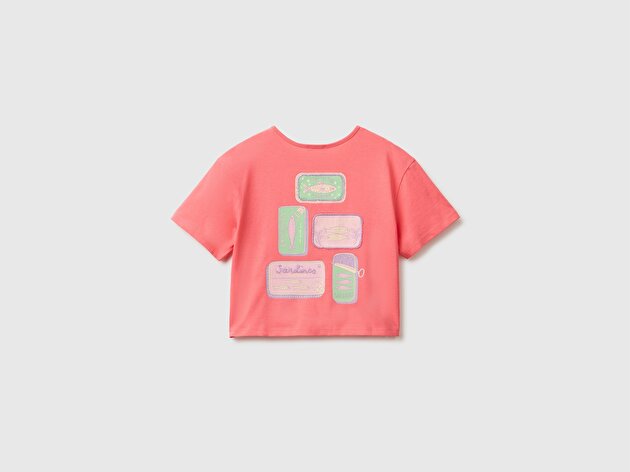 Benetton Kız Çocuk Mercan Ön ve Arka Baskı Detaylı Geniş Yaka T-Shirt