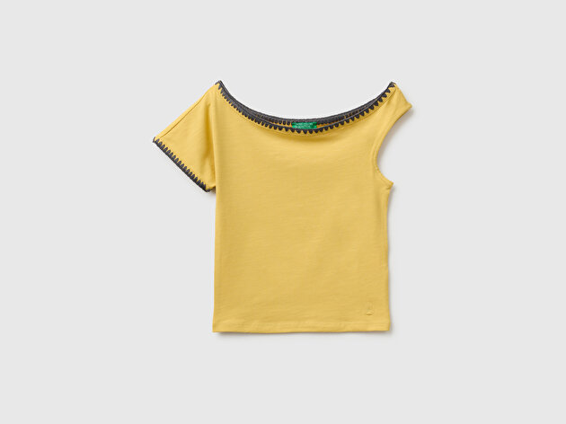 Benetton Kız Çocuk Hardal Sarısı Asimetrik Yaka İşleme Detaylı T-Shirt