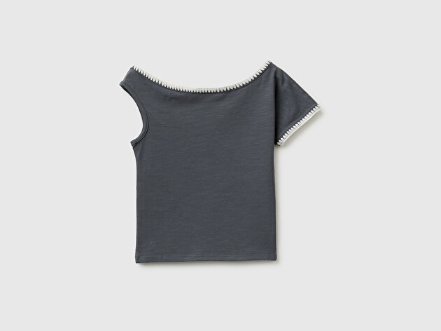 Benetton Kız Çocuk Koyu Kahverengi Asimetrik Yaka İşleme Detaylı T-Shirt