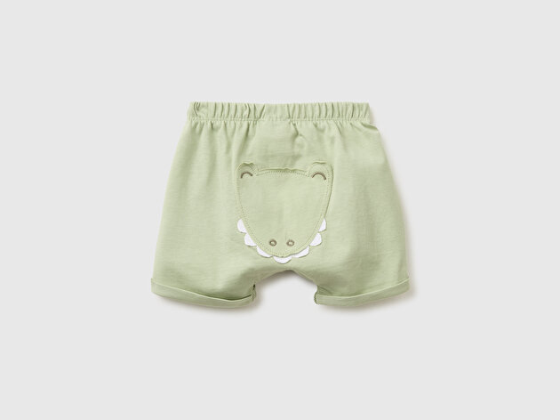 Benetton Bebek Adaçayı Yeşili Arkası Etiketli Detaylı Kıvrık Paça Şort