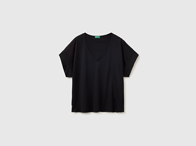 Benetton Kadın Siyah Pamuk ve Liyosel Karışımlı Arkası Logo Detaylı T-Shirt