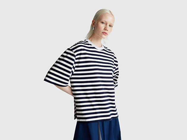 Benetton Kadın Lacivert %100 Pamuk Kalın Çizgili Yırtmaçlı Yarım Kol T-Shirt