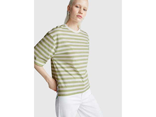 Benetton Kadın Yeşil %100 Pamuk Kalın Çizgili Yırtmaçlı Yarım Kol T-Shirt