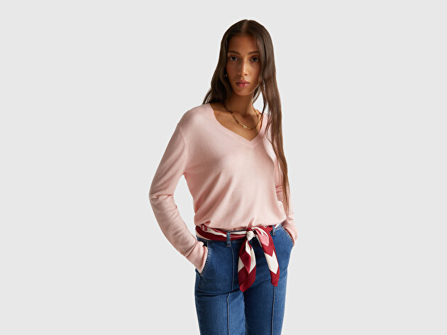 Benetton Kadın Toz Pembe Viskoz ve İpek Karışımlı V Yaka Triko Kazak