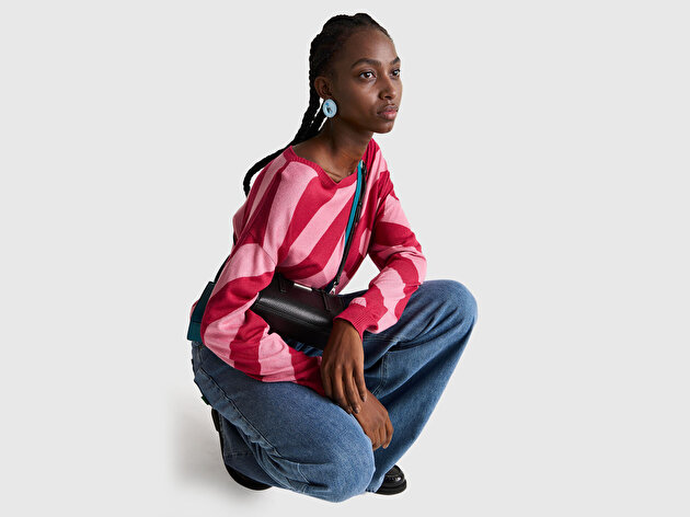 Benetton Kadın Fuşya Viskoz ve Yün Karışımlı Çizgi Desenli Kayık Yaka Kazak