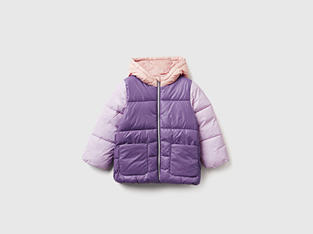 Benetton Kız Bebek Beyaz Mix Kolu Logo Detaylı Yama Cepli Kapüşonlu Sentetik Dolgulu Mont