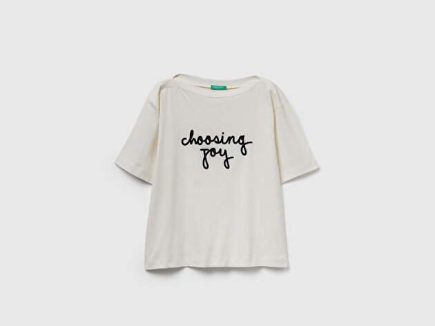 Benetton Kadın Krem %100 Pamuk Önü Yazı İşlemeli Kayık Yaka T-Shirt