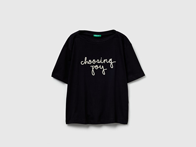 Benetton Kadın Siyah %100 Pamuk Önü Yazı İşlemeli Kayık Yaka T-Shirt