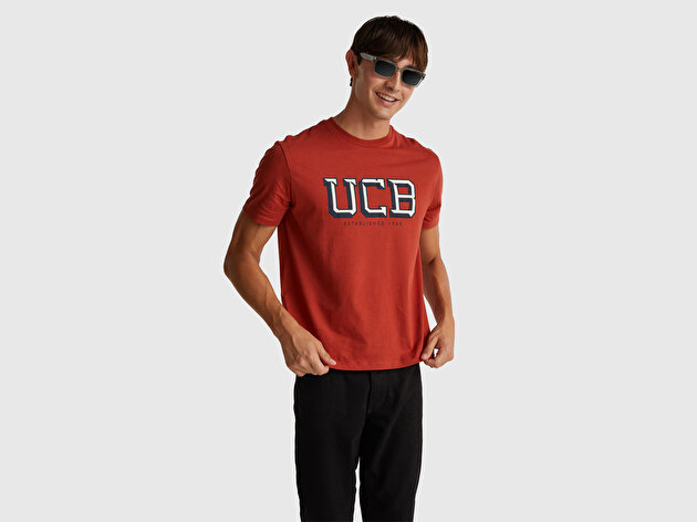 Benetton Erkek Kırmızı-UCB %100 Pamuk Önü Logo Baskılı Relax Fit T-Shirt