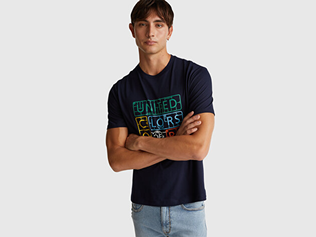 Benetton Erkek Lacivert-Renkli Baskılı %100 Pamuk Önü Logo Baskılı Relax Fit T-Shirt