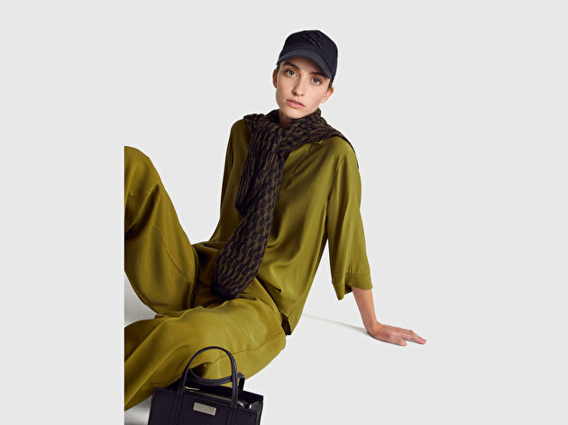 Benetton Kadın Haki Yeşili %100 Viskoz Yarım Kol Gömlek Yaka Bluz